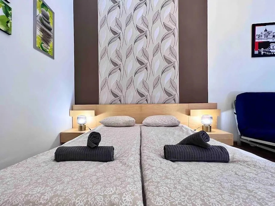 City Heart Cozy Apartment With 2Ppl/Wifi 부다페스트 0*,